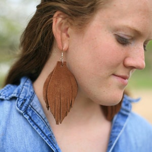 Plume de cuir brun BOHO