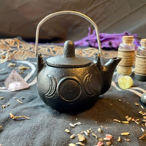 Triple Moon Kettle Cauldron Cast Iron ~ Dainty Cauldron ~ Fully functioning ~ Incense burner
