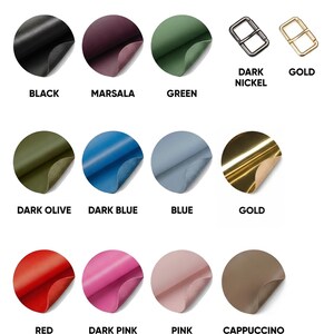 Puede incluir: Una carta de colores que muestra opciones de cuero y herrajes. Los colores de cuero incluyen negro, marsala, verde, oliva oscuro, azul oscuro, azul, rojo, rosa oscuro, rosa y capuchino. Los colores de los herrajes son n&iacute;quel oscuro y dorado.