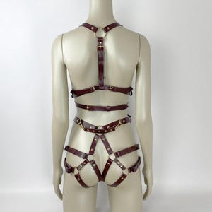 Set di imbracature in pelle, reggiseno aperto, imbracatura a catena, imbracatura bondage, kit BDSM Marsala, imbracatura con giarrettiera, attrezzatura BDSM per donne, imbracatura per tutto il corpo immagine 3
