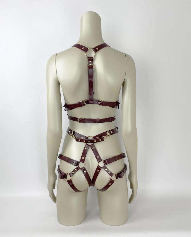 Set di imbracature in pelle, reggiseno aperto, imbracatura a catena, imbracatura bondage, kit BDSM Marsala, imbracatura con giarrettiera, attrezzatura BDSM per donne, imbracatura per tutto il corpo immagine 3