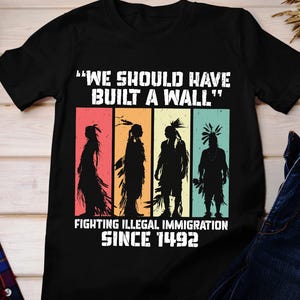 Deveríamos ter construído um muro. Camiseta indígena americana, presente indígena americano, camiseta indígena orgulho indígena americano