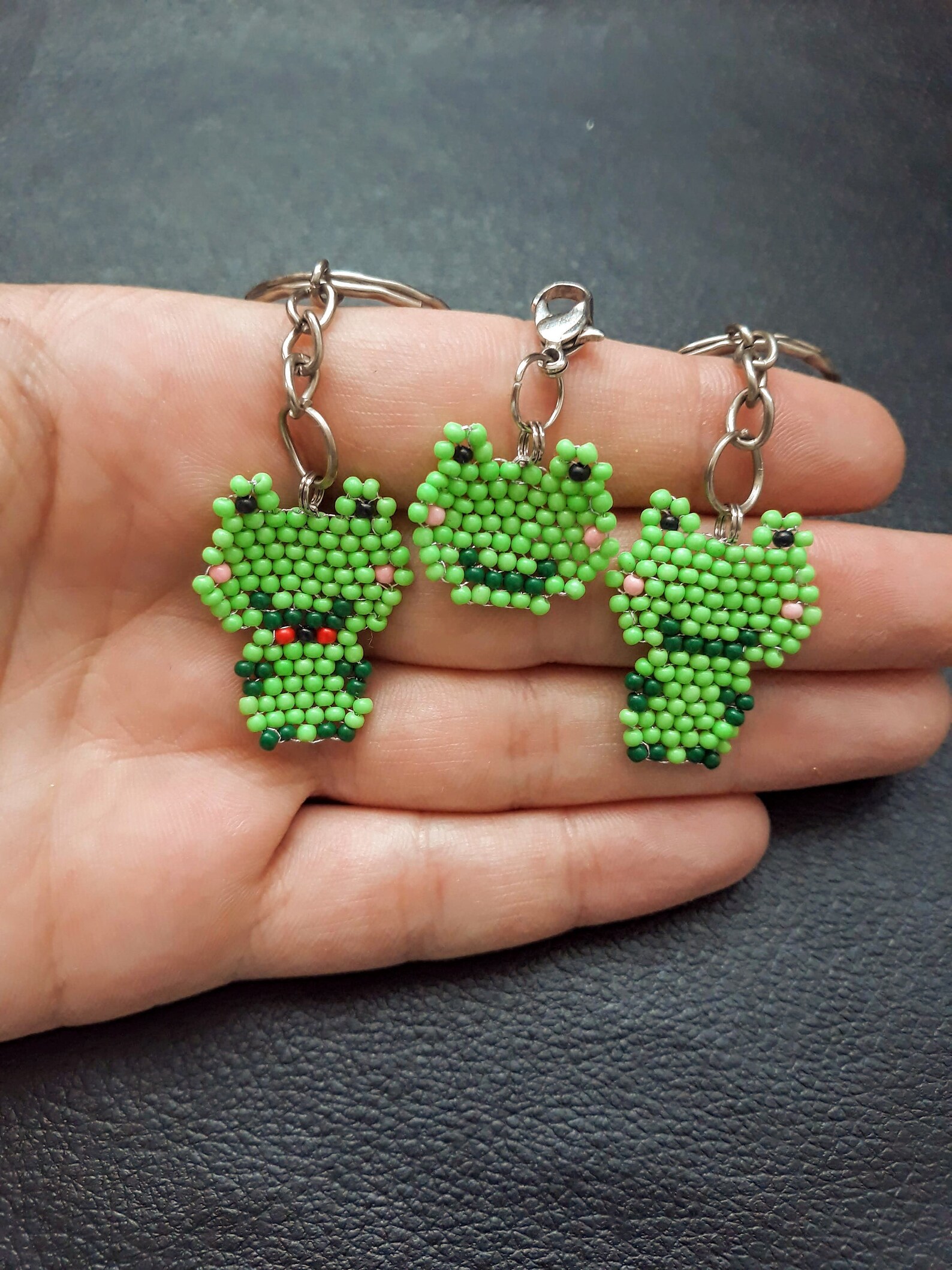 Lot Keychains frog Family, Colored Bead Frogs, Frog Keychains, Family