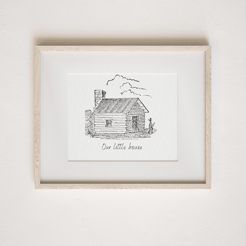 Op de afbeelding: Zwart-witte lijntekening van een klein huisje met een schoorsteen en een persoon die buiten staat. De tekst "Our little house" staat onder de afbeelding.