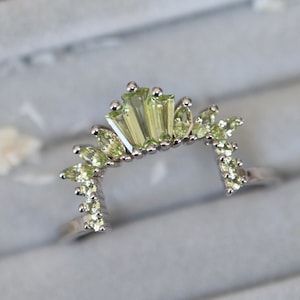 Peridot Deco Wedding 14k 18K Gold Band- Baguette Vintage Curved Marquise Band for Rectangular Square Ring- Light Green Gemstone Bespoke Band