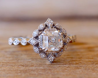 Anello di fidanzamento vintage con diamante taglio Asscher, anello con emicrania quadrata con moissanite deco, anello solitario antico con smeraldo incolore