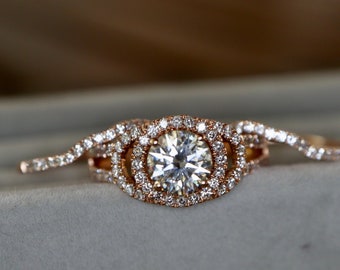 Round 1ct Moissanite Deco Ring Set- Halo Alternative Diamond Three Bridal Rings- Colorless Clear Stone Vintage 14k Rose Gold Vintage Ring