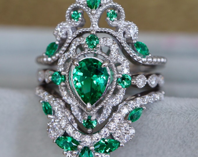 Green Emerald Diamond Halo Vintage 18k Gold Bridal 3 Ring Set for Her- Pear Deco Engagement Ring w/ 2 Curved Milgrain Wedding 14k Gold Bands