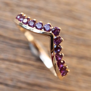 Amethyst Chevron Vintage Wedding 14k Band- Contour Round Dark Purple Amethyst Gold Band- Curved Purple Stone Band- V Nesting 18k Band