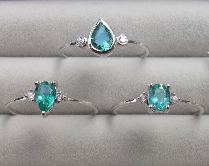 Genuine Emerald Promise Ring for Her- Emerald Three Stone Dainty White Gold Ring-Oval Teardrop Emerald Vintage Engagement Ring-Paraiba Color