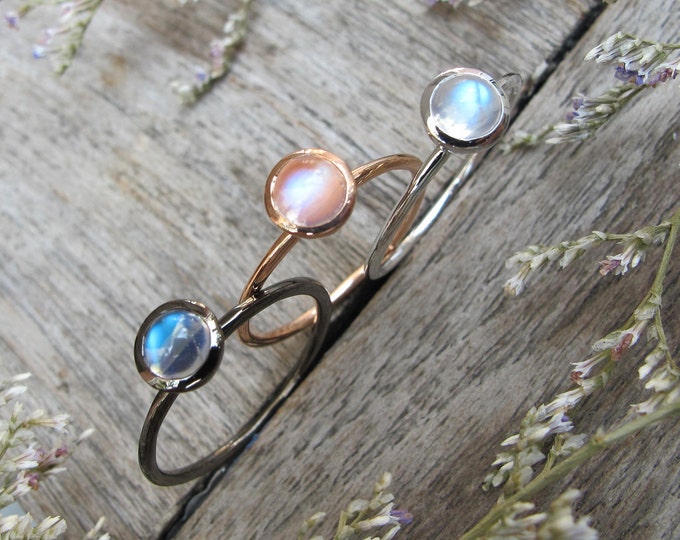 Round Moonstone Simple Bezel Ring- Dainty Moonstone Promise Ring- Small Genuine Cabochon Moonstone Ring-Moonstone Iridescent Minimalist Ring