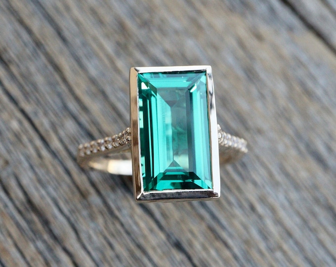 5ct Emerald Rectangle Halo Engagement Ring- 14k Gold Large Green Emerald Solitaire Ring- Emerald Cut Green Bezel Ring- May Birthstone Ring