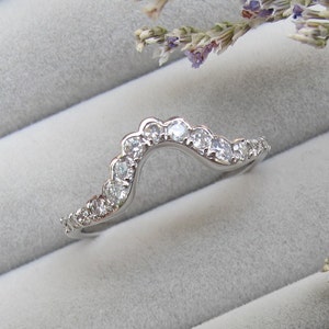 Vintage Diamond Curved Wedding Band- Deco Diamond Contour Women Wedding V Band- Stacking Nesting Graduated Diamond White Gold Ring