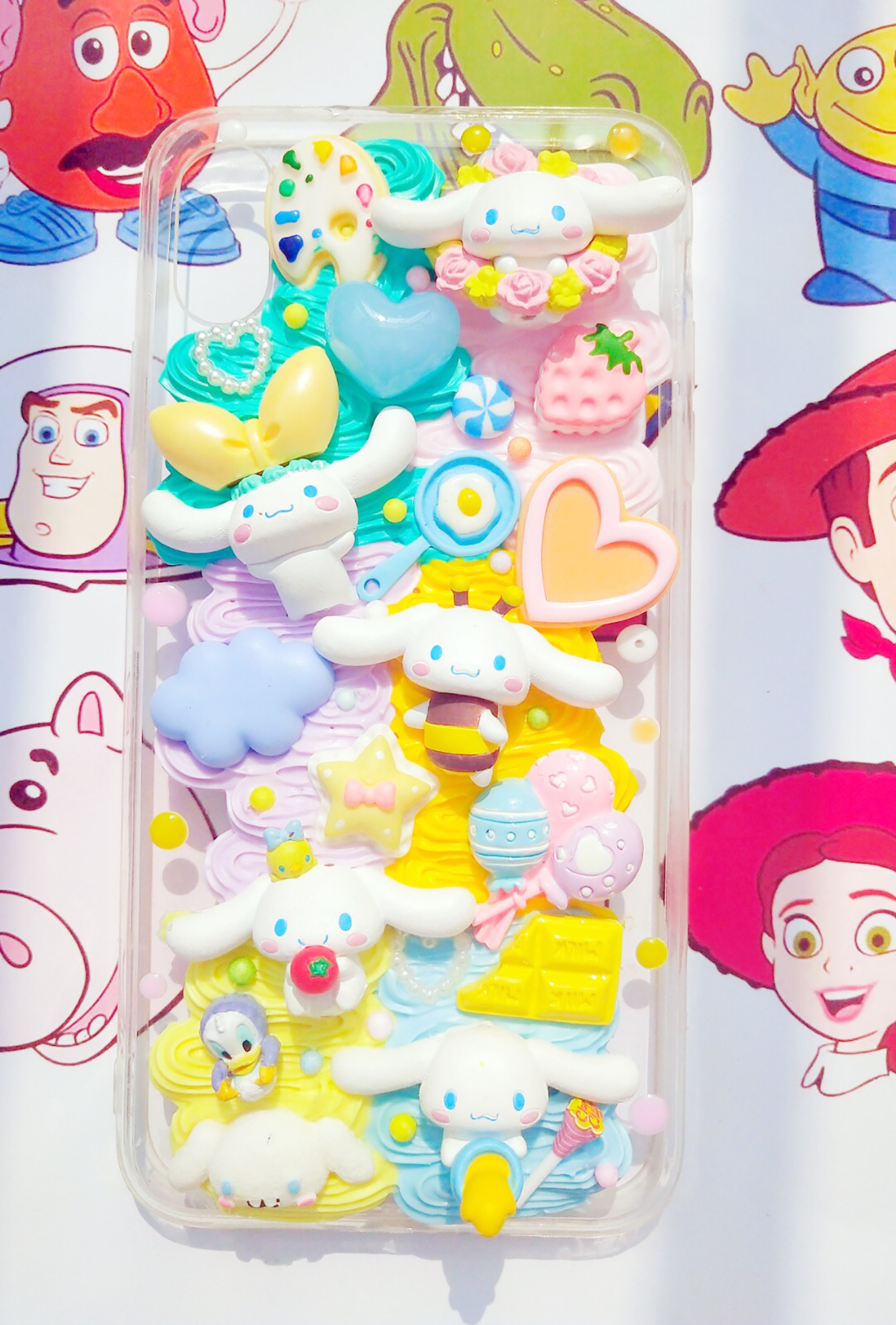 Decoden Phone Case là một kiểu dáng mới lạ của bao da điện thoại, với nhiều hình ảnh ngộ nghĩnh, đáng yêu bao phủ trên bề mặt. Hãy xem hình ảnh liên quan để khám phá thêm về Decoden Phone Case và làm sáng tạo cho chiếc điện thoại của bạn.