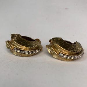 Vintage Gold Tone And Rhinestone Clip On Earrings