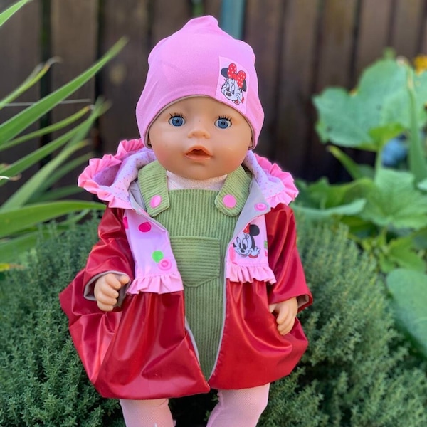 Яркий комплект одежды с Микки Маусом для куклы Baby Born 43см. Кукольный наряд с ветровкой, сарафаном, головным убором с принтом Микки