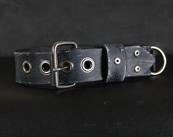 Hundehalsband aus gealtertem Leder. 1.5&quot; Breit. Ohrstecker & Ösen. Schwarz