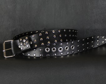 Volledig bezaaide leren riem. 2" breed. Zwart en chroom