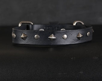 Studded Leather Dog Collar. 1” Wide. Pyramid Accent. Black