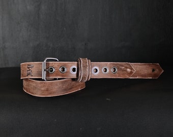 Mince 1,5 pouces de large. Sangle de guitare en cuir vieilli. Marron
