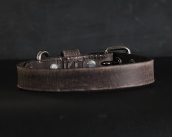 Hundehalsband aus gealtertem Leder. 1&quot;Breit. Ohrstecker & Ösen. Braun