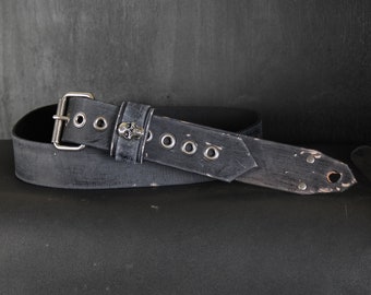 Skull Leather Guitar Strap. Rocker Style. Distressed. 2 inches Wide. BLACK