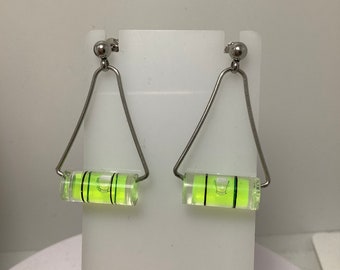 Level earrings