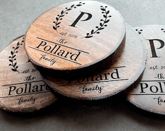 Juego de 4 posavasos de madera personalizados, grabados con láser en madera de mango, con nombre o monograma familiar personalizado, regalo de inauguración de casa.