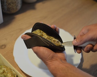 Leather glove for opening oysters