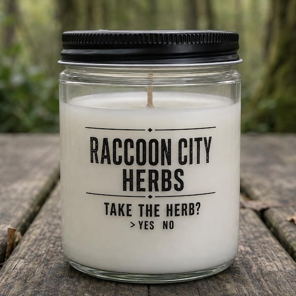 Raccoon City Kräuterkerze | Resident Evil Inspiriert | Horror Fan Geschenk | Handgegossenes Glaskerzenglas mit schwarzem Deckel
