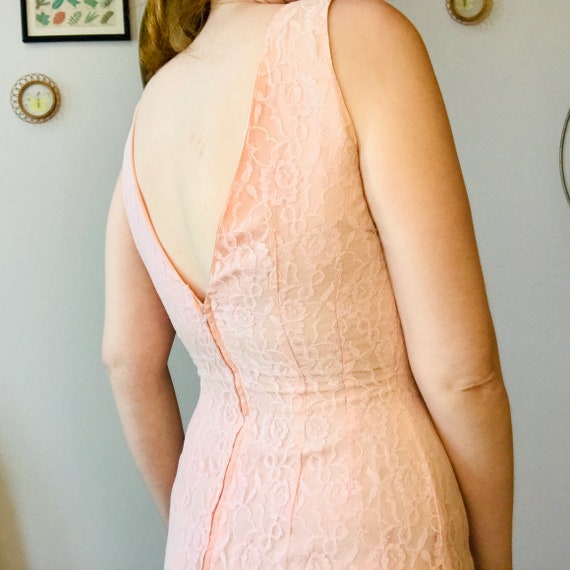 Vintage 1960s Pale Pink Lace Wiggle Dress - image 3