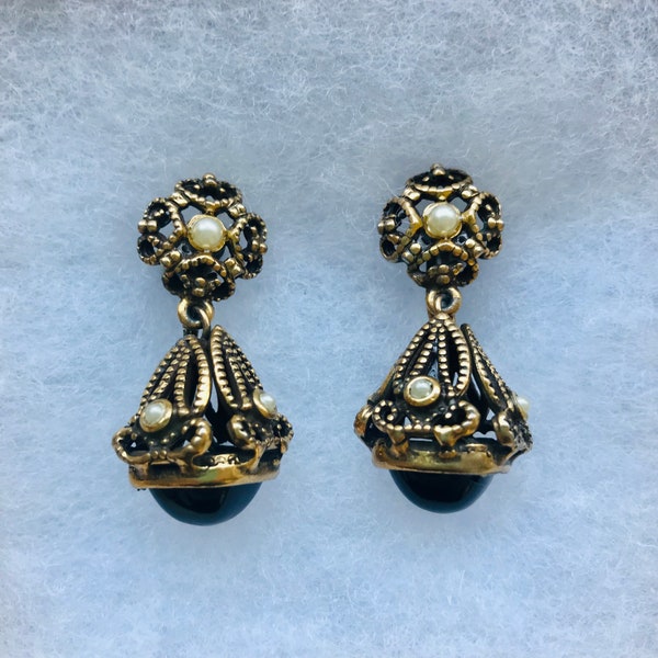 Vintage Black & Gold Screw-Back Earrings