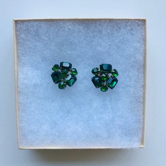 Vintage Green Cluster Screw-Back Earrings - image 2