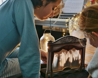 Teatro delle ombre in legno in stile vintage e teatro giocattolo colorato 2 in 1, 55 pezzi, festa della mamma, festa del papà, festa dei bambini e regalo di compleanno