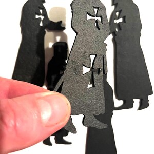 Handcrafted Medieval Knights Puppet Set: Interactive Educational Toy