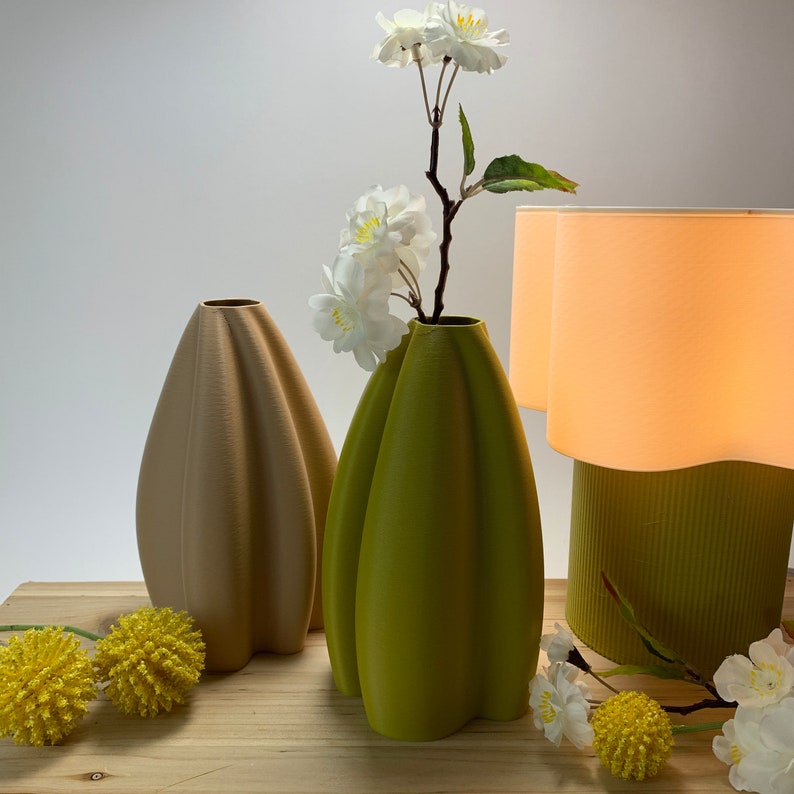 MILA Decor Vase 02 Designed and Sustainably made by Honey & Ivy Studio in Portland, Oregon Moss Green