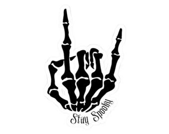 Skeletthand Rock Horn kiss-cut Aufkleber | Halloween Aufkleber 'stay spooky'