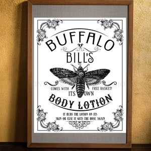 Buffalo Bills Körperlotion druckbare Kunst | Herunterladbare Drucke | Halloween | Gothic Dekor | Totenkopf Motte | Das Schweigen Der Lämmer