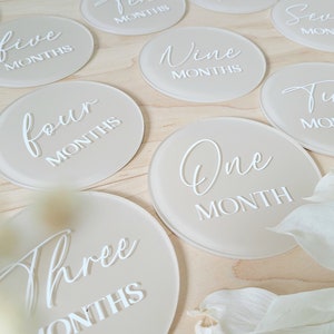 Disques d'étape de bébé, plaque personnalisée de nom de bébé, panneau acrylique d'annonce de nom de bébé, accessoire photo de faire-part de naissance, étape d'étape acrylique