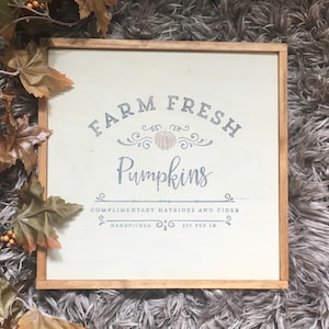 Granja fresca, calabazas, casa de campo, cartel de otoño de calabaza de madera rústica, decoración de casa de campo