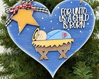 Adorno de Natividad pintado a mano • “Porque nos ha nacido un niño” • Adorno navideño en forma de corazón