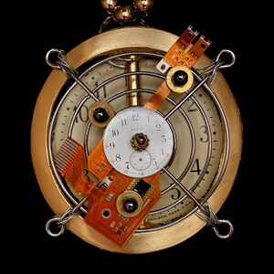 Colgante ClockWatch Tech