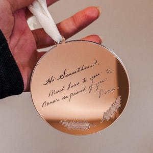Décoration de Noël manuscrite | ornement commémoratif | Manuscrit | Perte d'un parent | Ornement sentimental | Commémoration et perte | Grand-parent