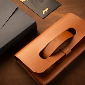 Klassieke leren clutch voor 's avonds of voor dagelijks gebruik, gemaakt in Portland, Oregon, VS