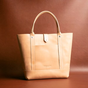 The City Tote | Leather bag in natural color. Hand Made in Portland, Oregon, USA.