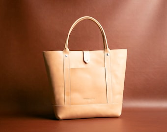 The City Tote / Bolso de piel en color natural. Fabricado a mano en Portland, Oregón, EE. UU.