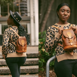 Mini mochila de cuero para el día a día. Personalízala, regalala a ella o a él. Fabricada en Portland, Oregón, EE. UU. Mochila vintage de cuero hecha a mano. imagen 8