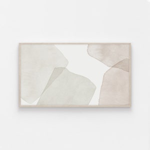 Op de afbeelding: Abstracte kunstprint met een witte achtergrond en overlappende vormen in tinten lichtbruin en groen. De print is ingelijst in een licht houten lijst.