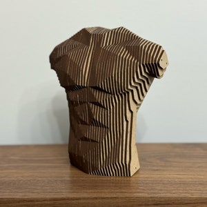 DIY männlicher Torso - Low Poly Parametrische 3D Laser Cut Skulptur - Glowforge, Xtool, SVG / DXF Laser Cut Dateien