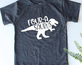 Four-A-Saurus - Camisa de dinossauro de 4 anos - 4 anos - Festa de dinossauros - Camisa de dinossauro - Ideia de presente para criança de 4 anos - Presente de 4 anos